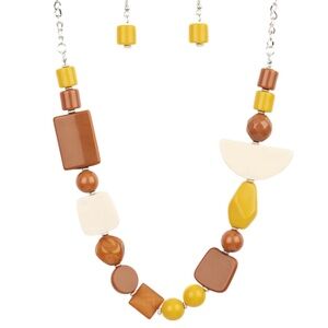 PAPARAZZI: Tranquil Trendsetter Yellow Necklace NWT
